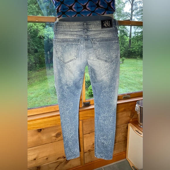 ROCK & REPUBLIC Women’s EMO Size 6 M Deconstructed Jeans with Splatterd Wash - Picture 2 of 12
